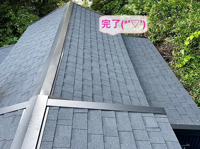 神戸市でアスファルトシングル屋根の貼り替えが完了した現場の様子